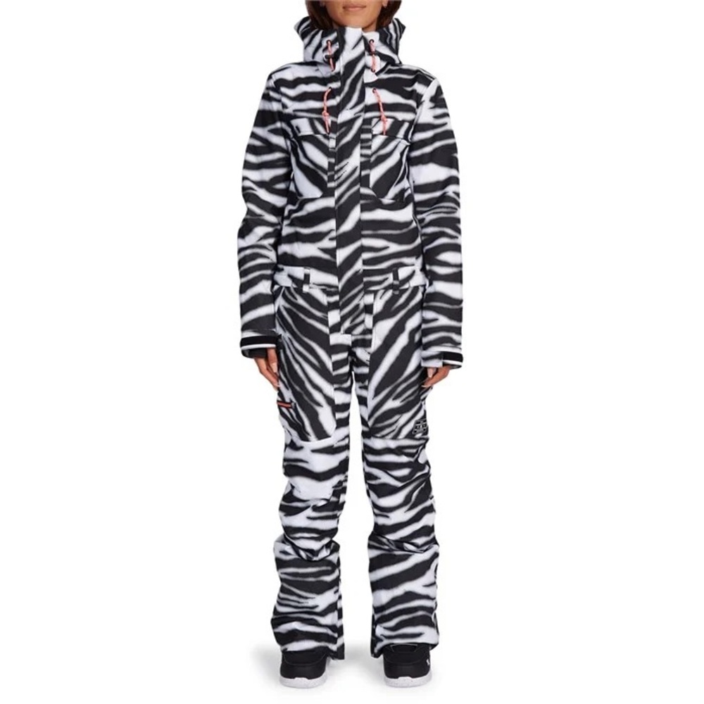 Dc snow suit hardly worn large